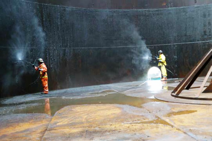 Services tank cleaning 3